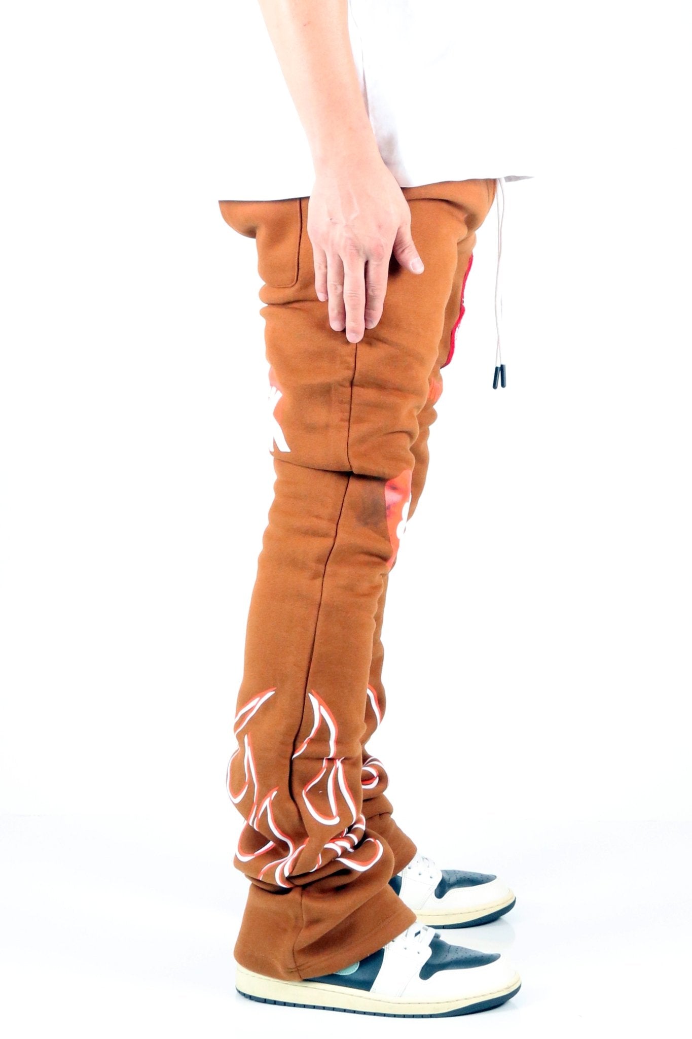 Pantalones acampanados ajustados con gráficos cepillados de peso pesado MORENA