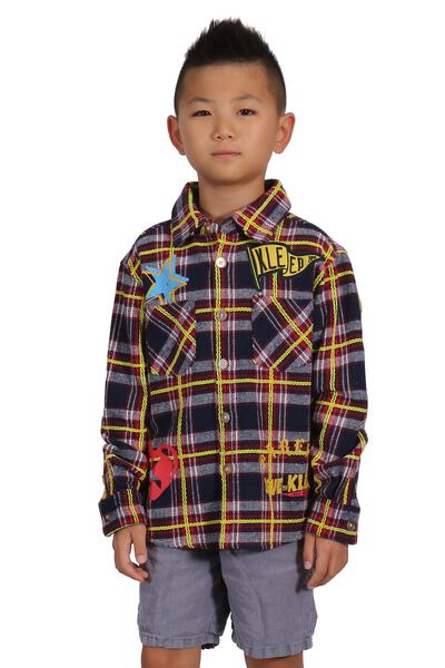 Camisa de franela premium de peso medio para niños NOVA con bordados intensos, parches y estampados.