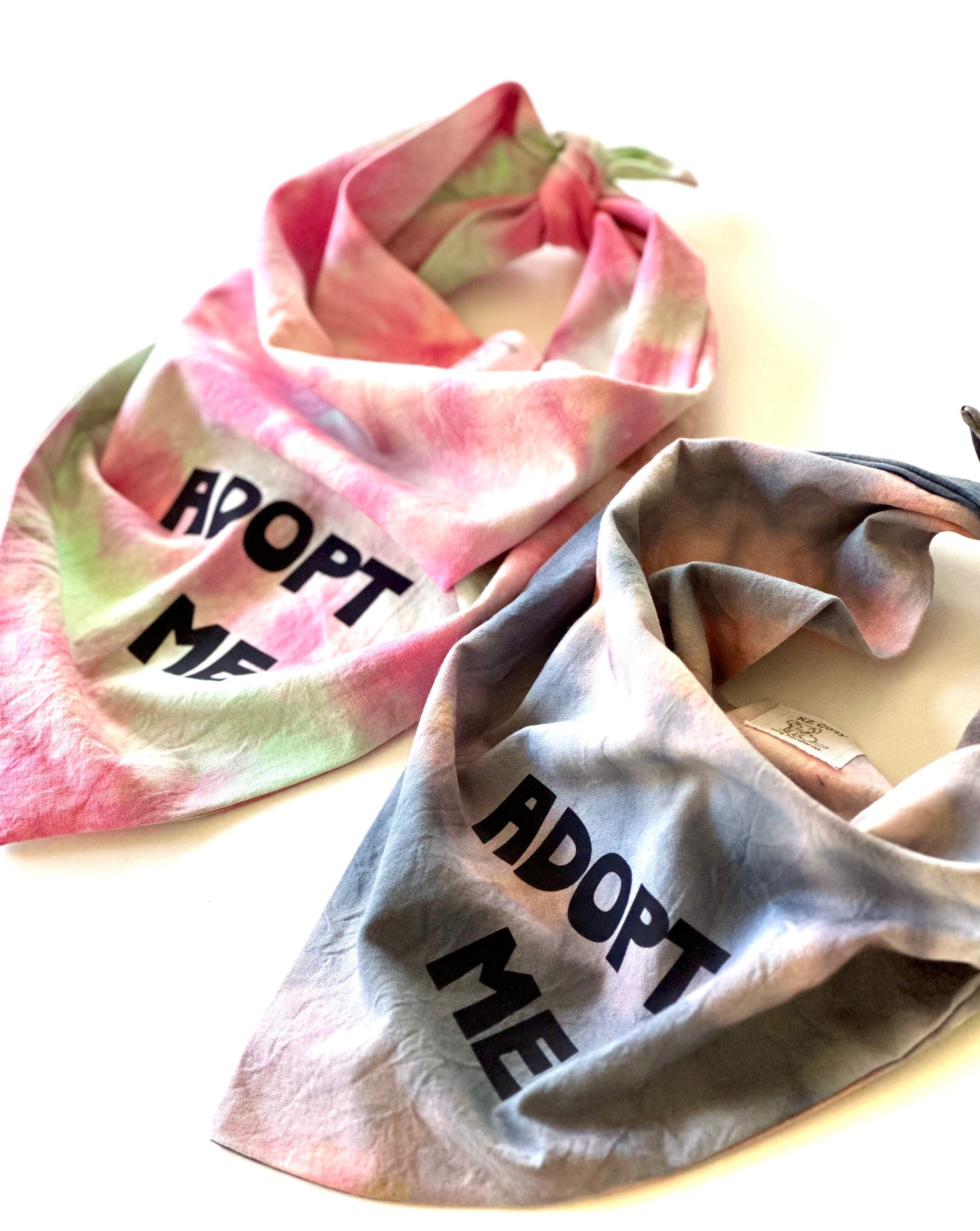 Bandana teñida para perros Adopt Me, la más vendida