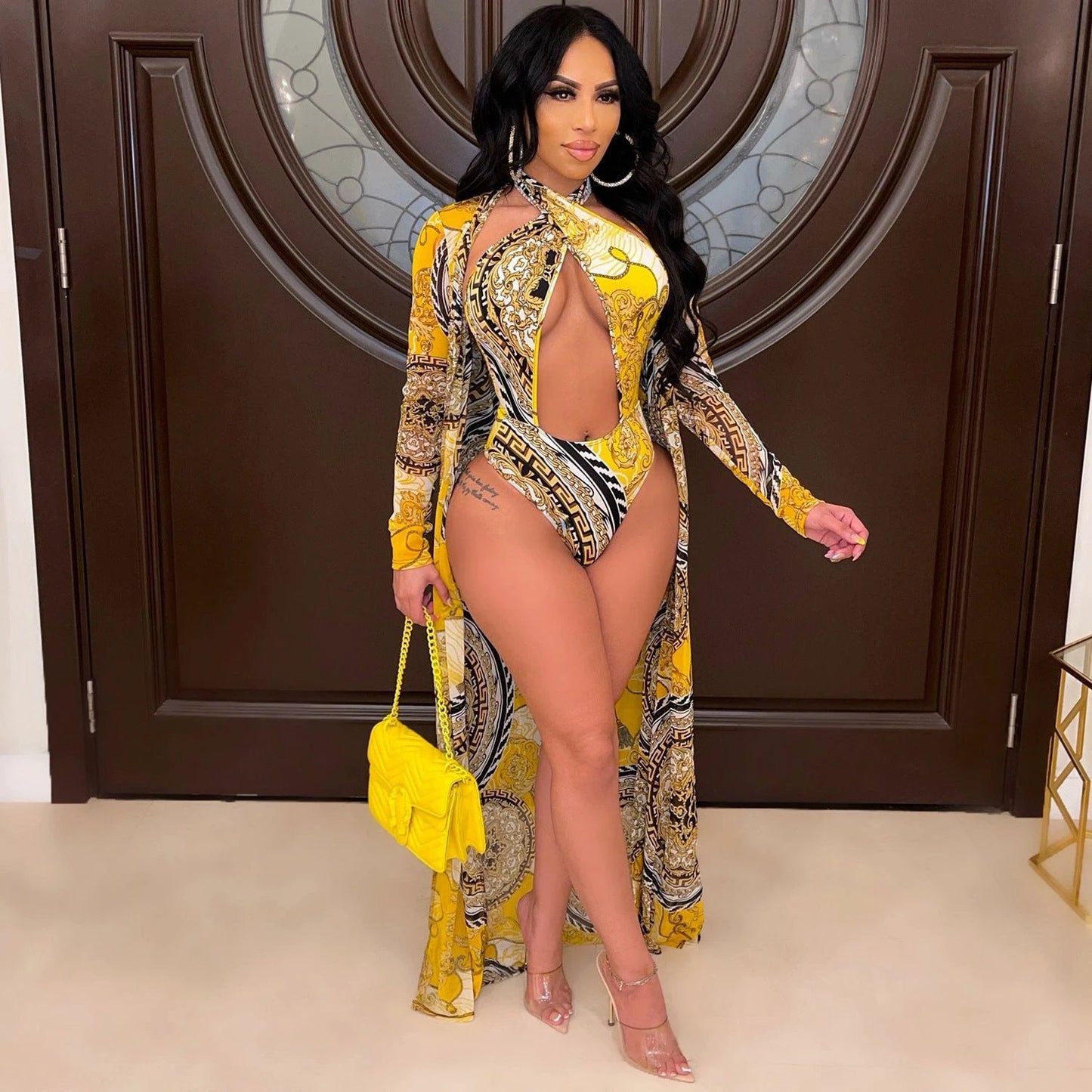 Conjunto de traje de baño de una pieza con mangas largas