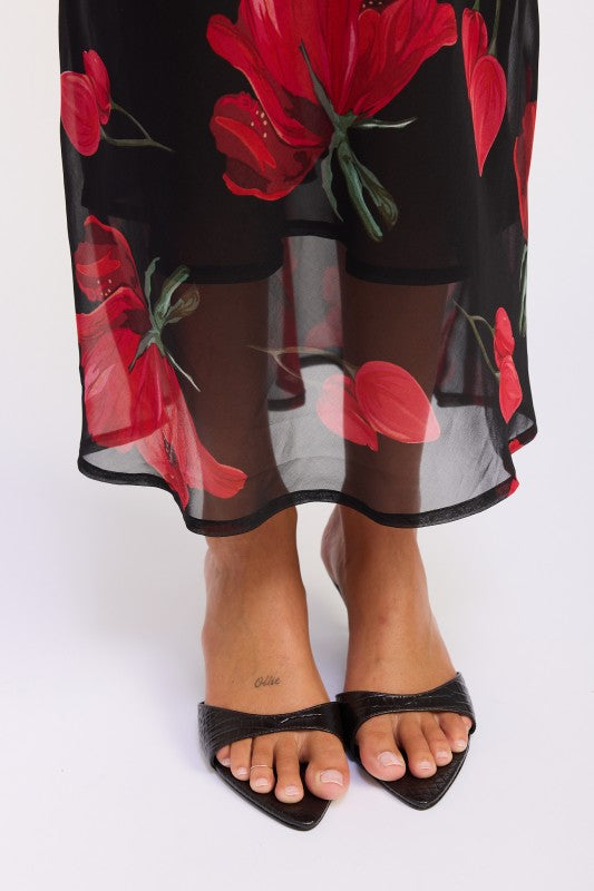 VESTIDO LARGO CON CUELLO DESBOCADO Y ESTAMPADO FLORAL