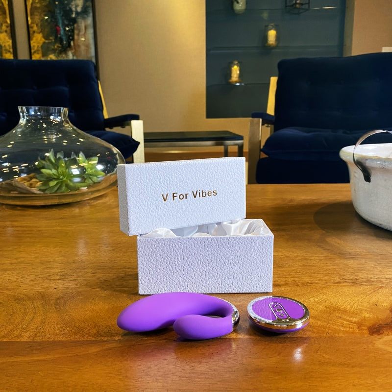 Athena - Consolador con control remoto y vibrador pulsante
