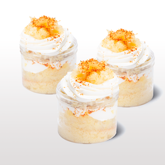 Tarro de pastel de piña, coco y ron