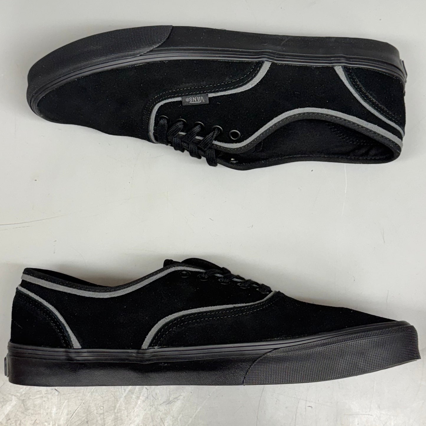 Zapatillas VANS Authentic Sliver para hombre, talla 13.0, color negro/gris VN000D6DDE2