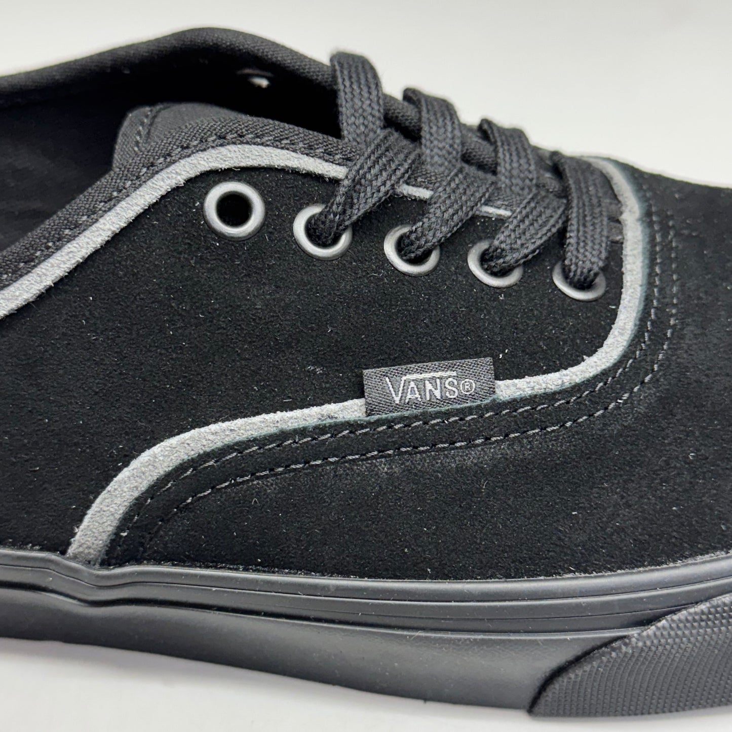 Zapatillas VANS Authentic Sliver para hombre, talla 13.0, color negro/gris VN000D6DDE2