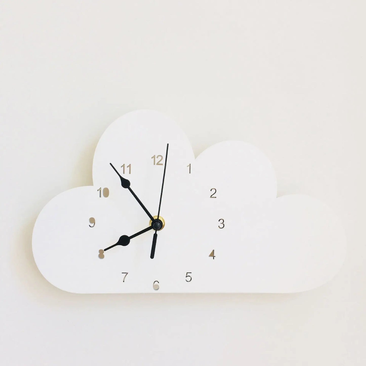 Reloj de pared con forma de nube
