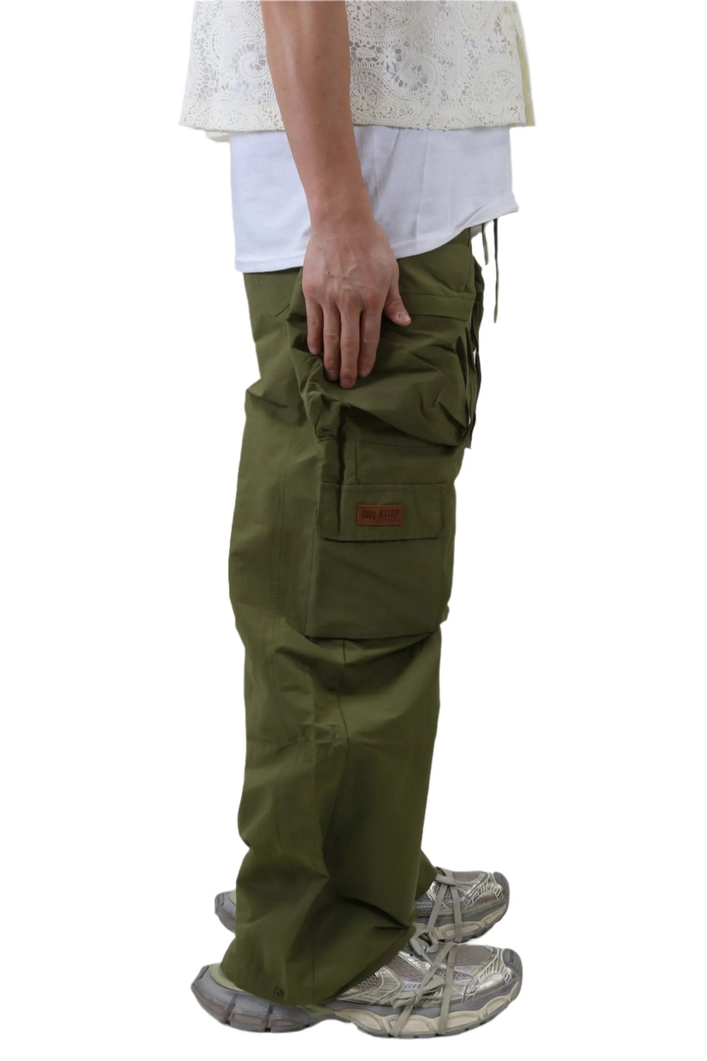 PANTALONES CARGO VONT DE CORTE ANCHO EN SARGA FINA DE NYLON