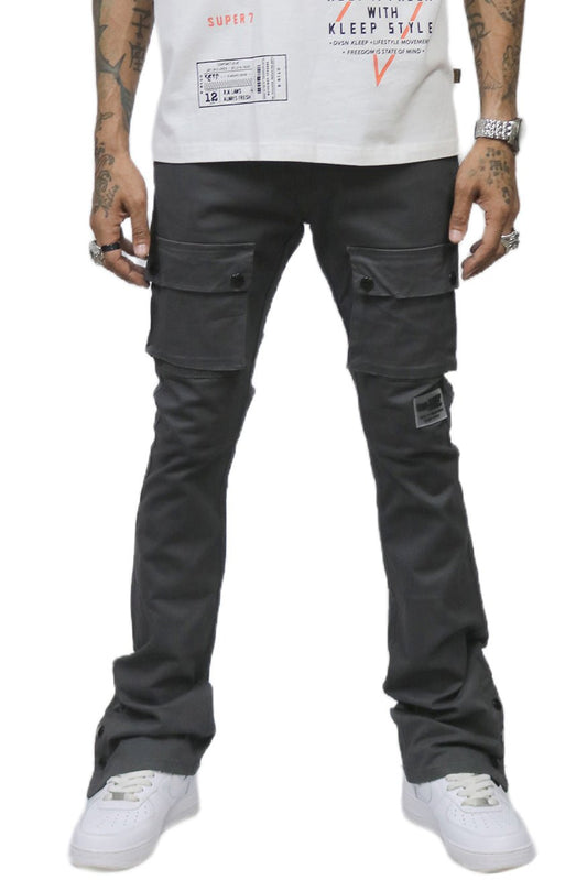 Pantalón cargo de sarga apilada acampanada premium para hombre de Gri con bolsillos multifuncionales