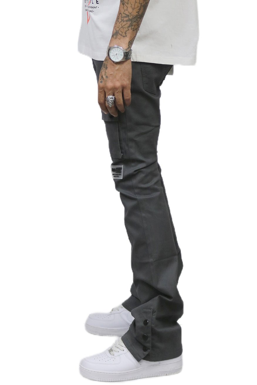 Pantalón cargo de sarga apilada acampanada premium para hombre de Gri con bolsillos multifuncionales