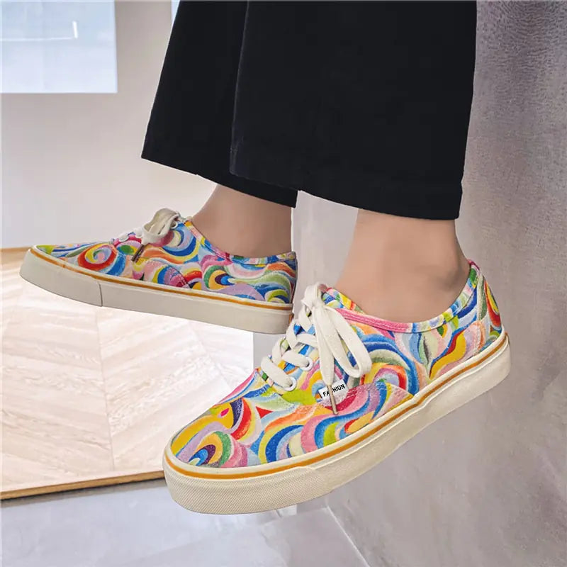 Zapatillas deportivas de pareja con grafiti arcoíris - Diseño de caña baja