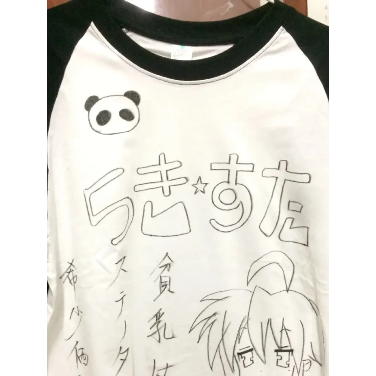 Camiseta Harajuku Anime con Mangas en Contraste