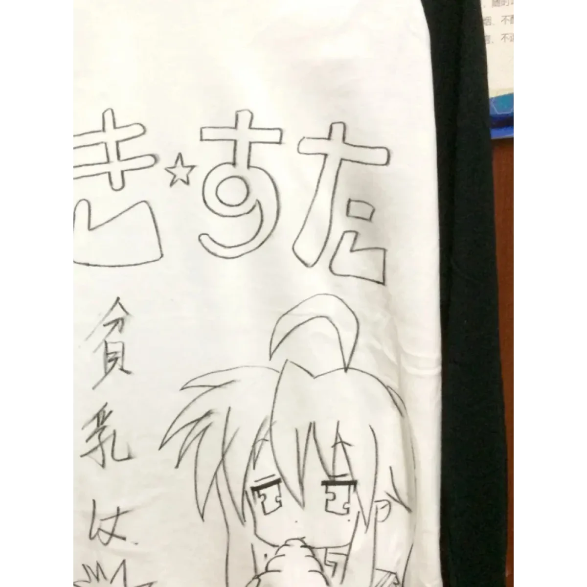 Camiseta Harajuku Anime con Mangas en Contraste