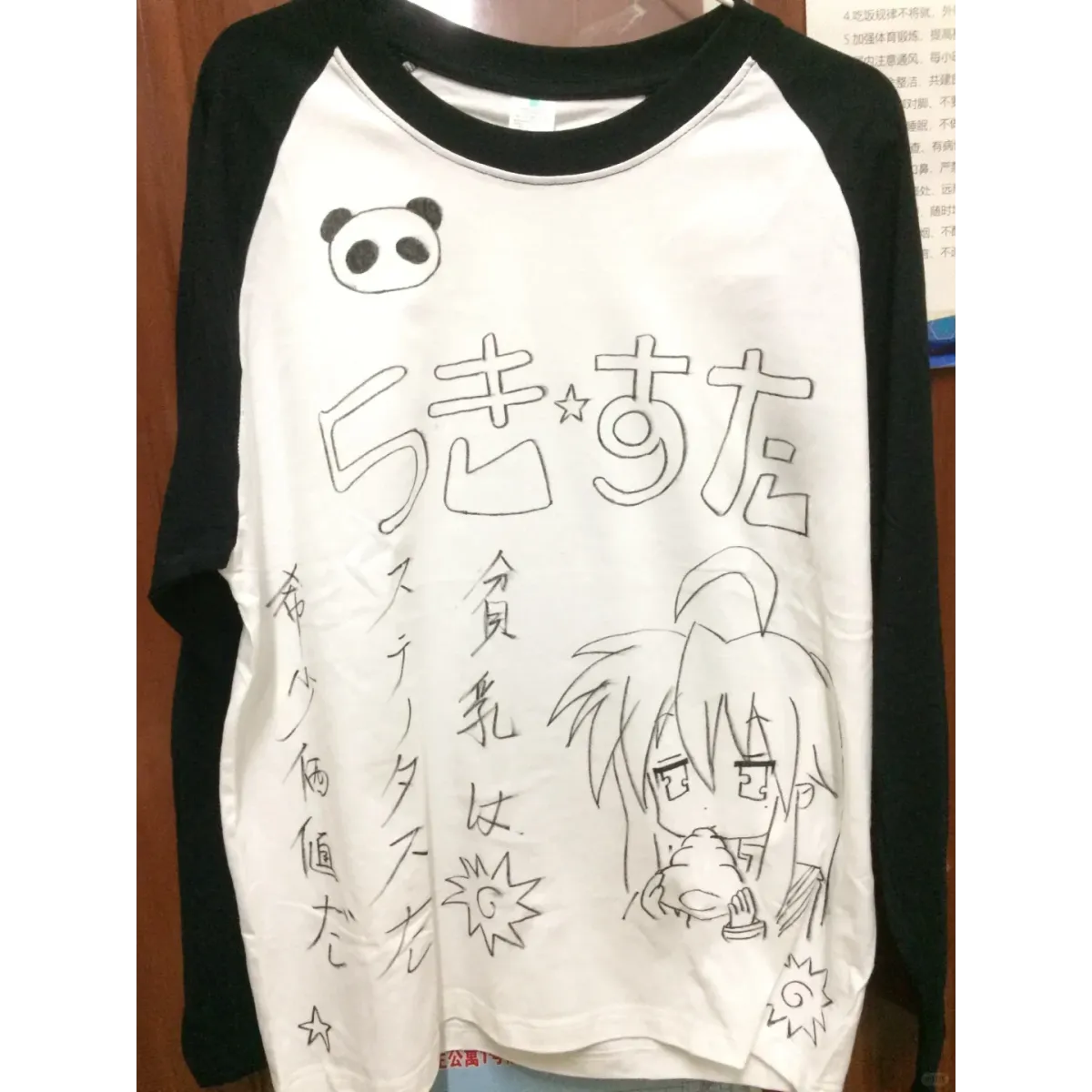 Camiseta Harajuku Anime con Mangas en Contraste