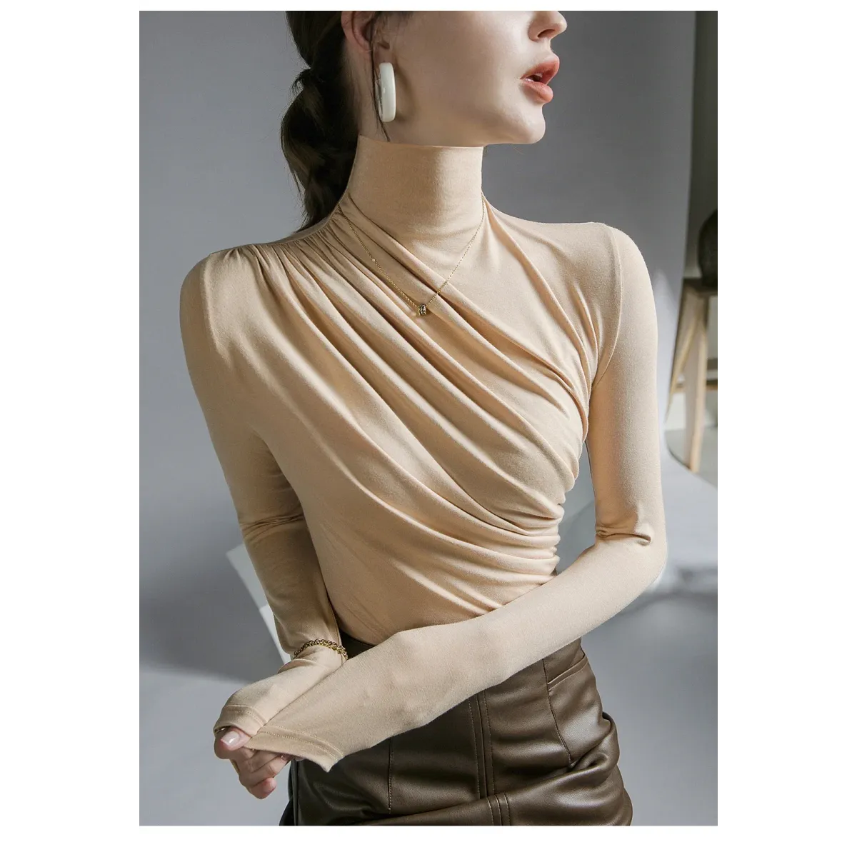 Top gótico plisado de cuello alto