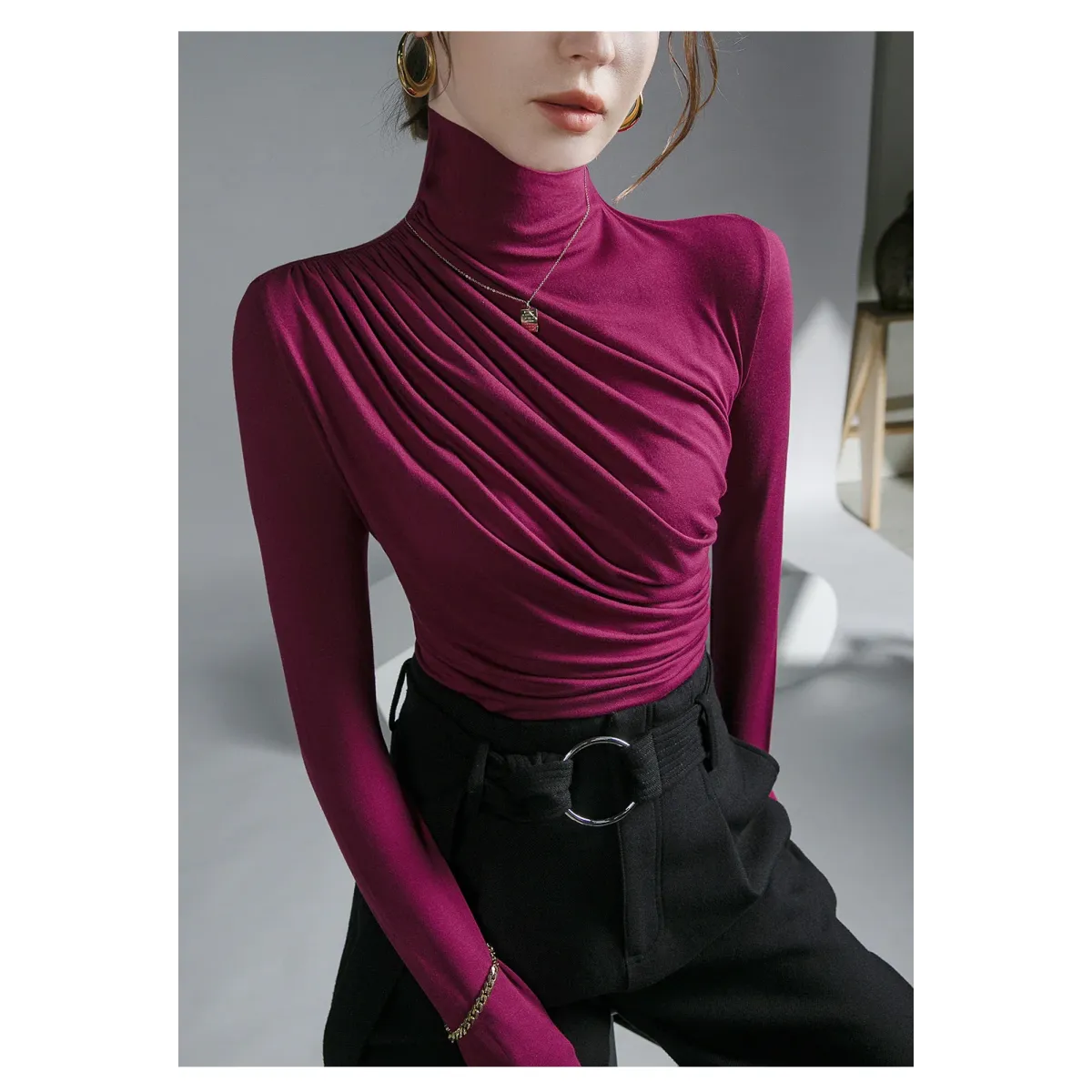 Top gótico plisado de cuello alto