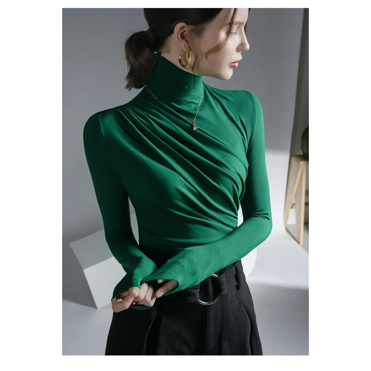 Top gótico plisado de cuello alto