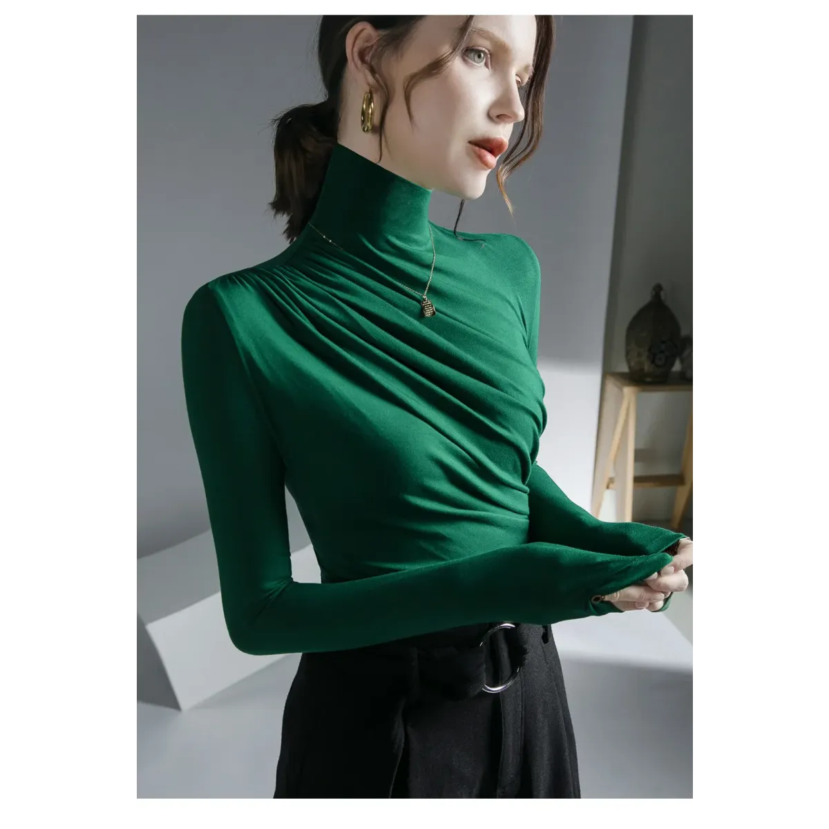 Top gótico plisado de cuello alto
