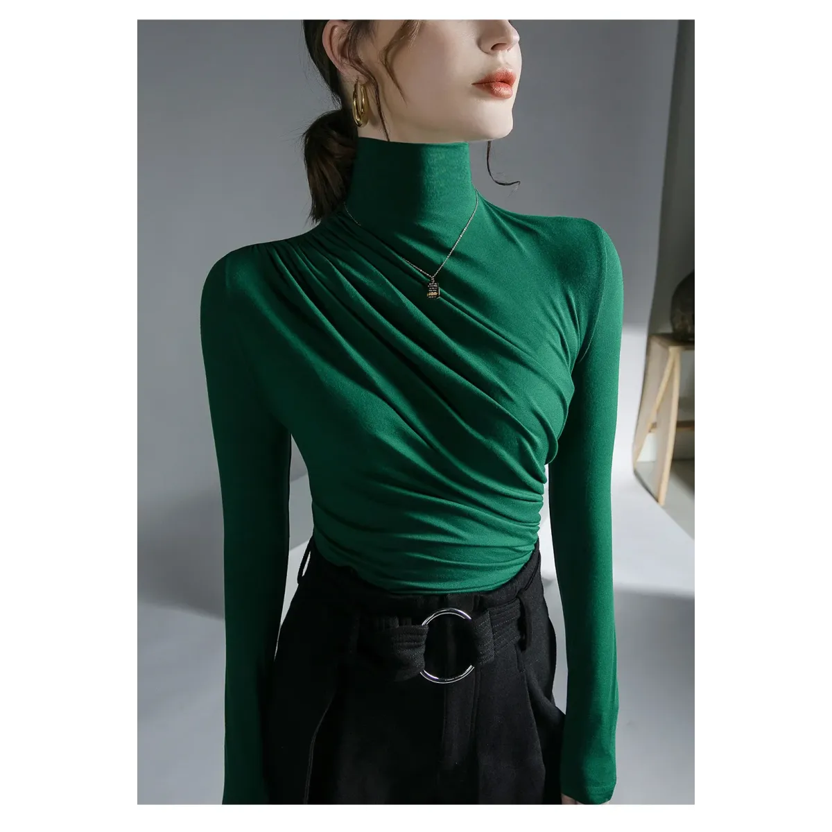 Top gótico plisado de cuello alto