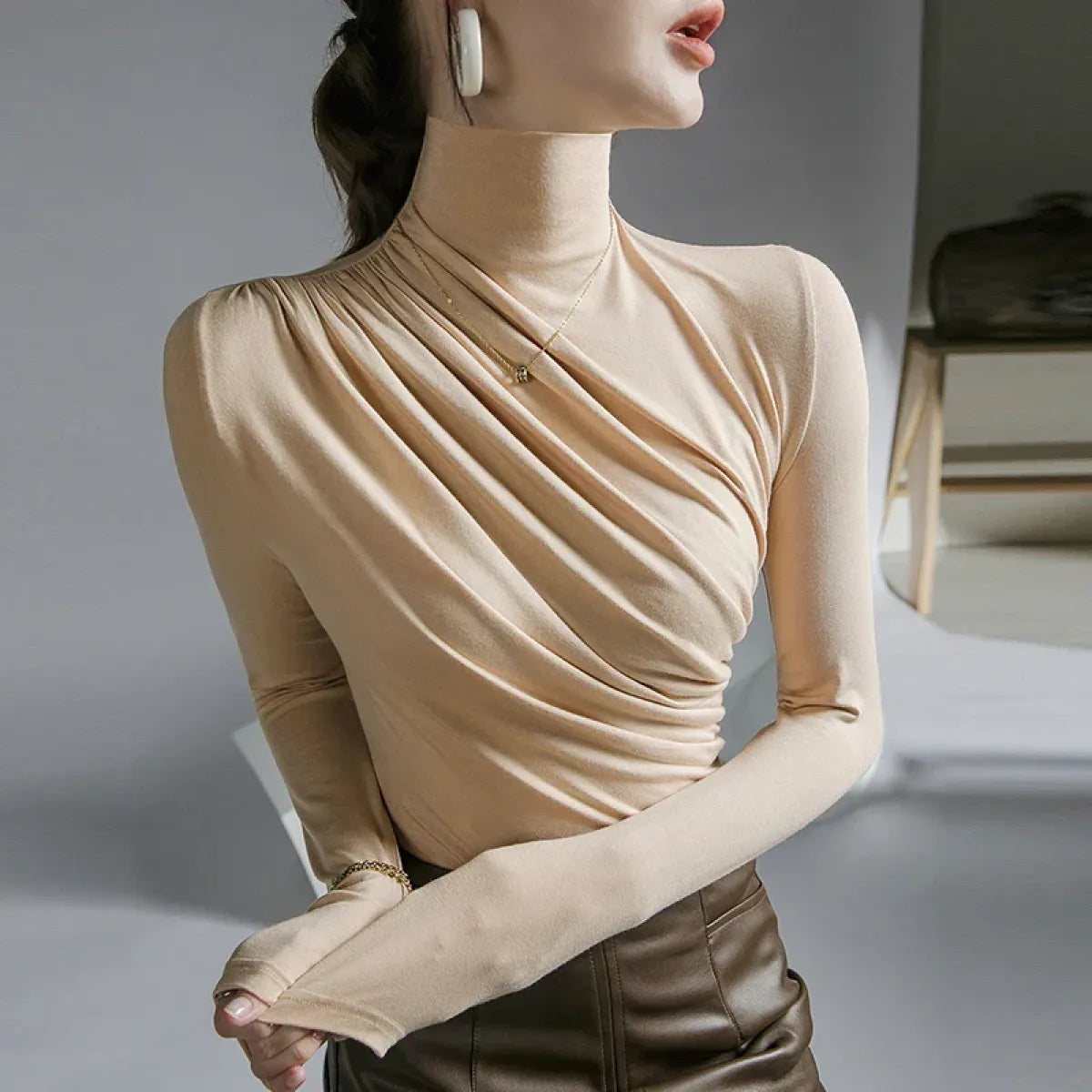 Top gótico plisado de cuello alto