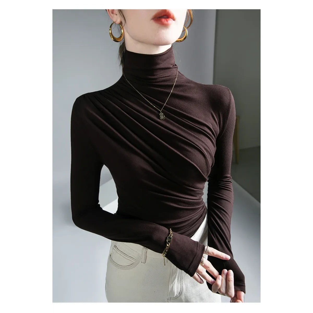 Top gótico plisado de cuello alto