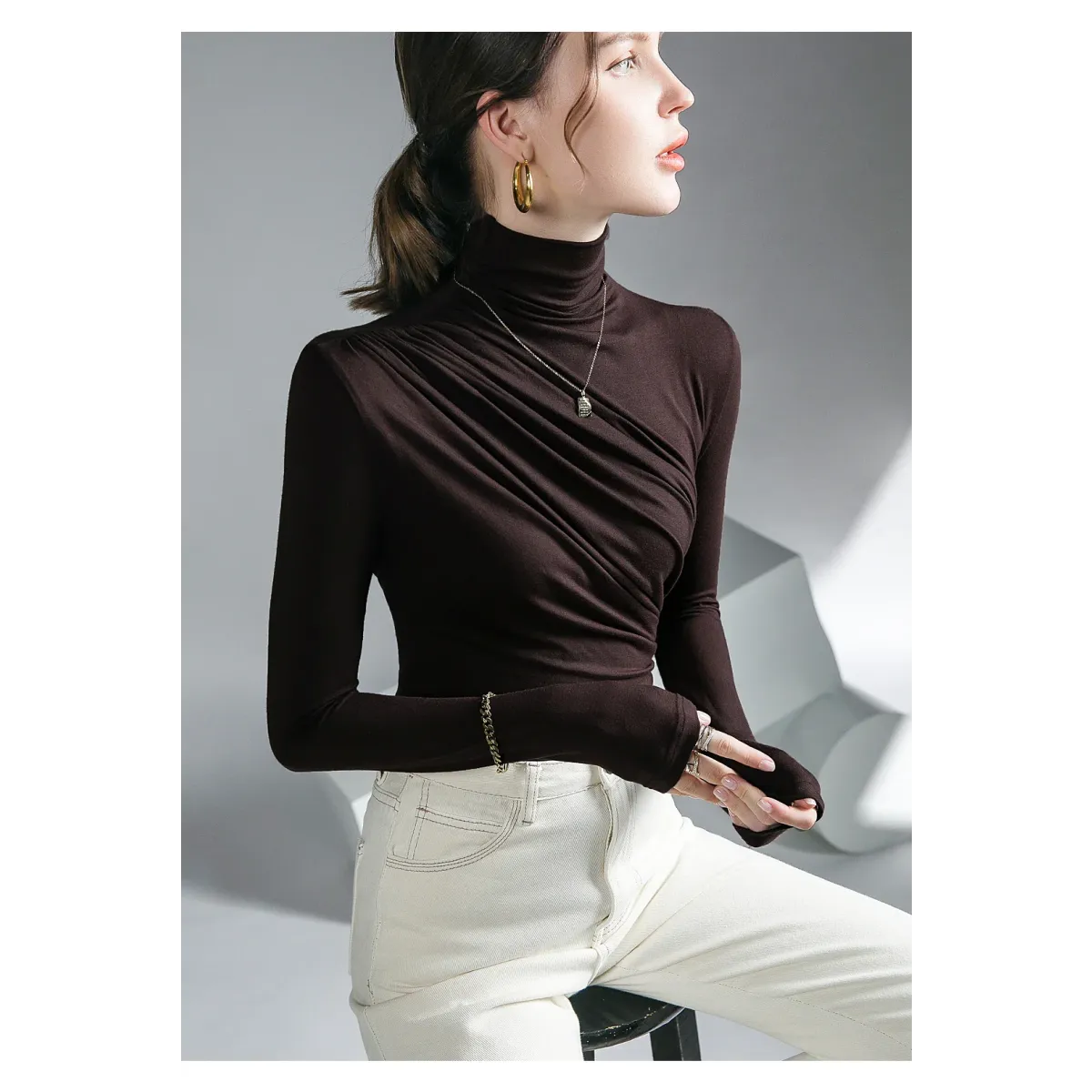 Top gótico plisado de cuello alto