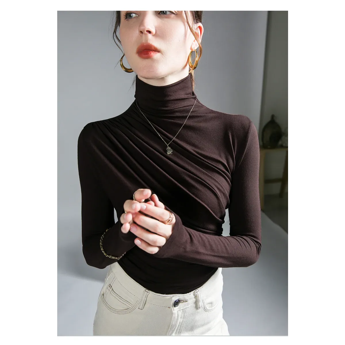 Top gótico plisado de cuello alto