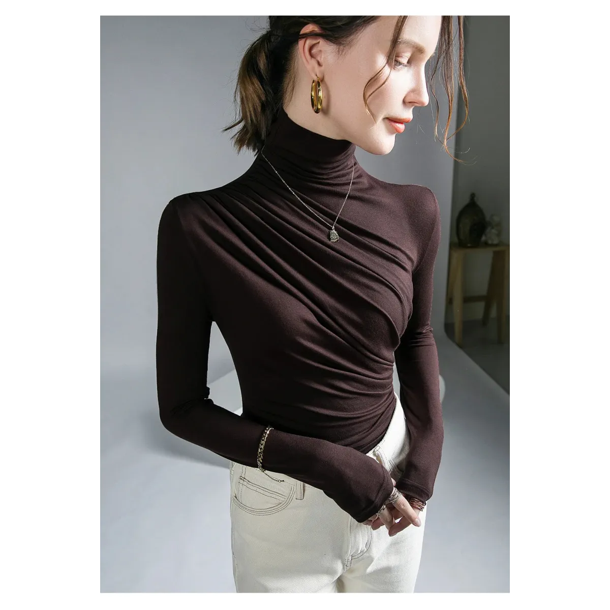 Top gótico plisado de cuello alto