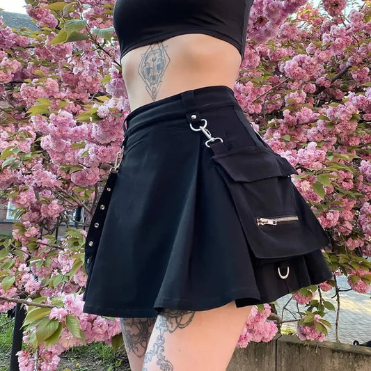 Minifalda Gótica Punk de Cintura Alta – Cadenas y Bolsillos Utilitarios