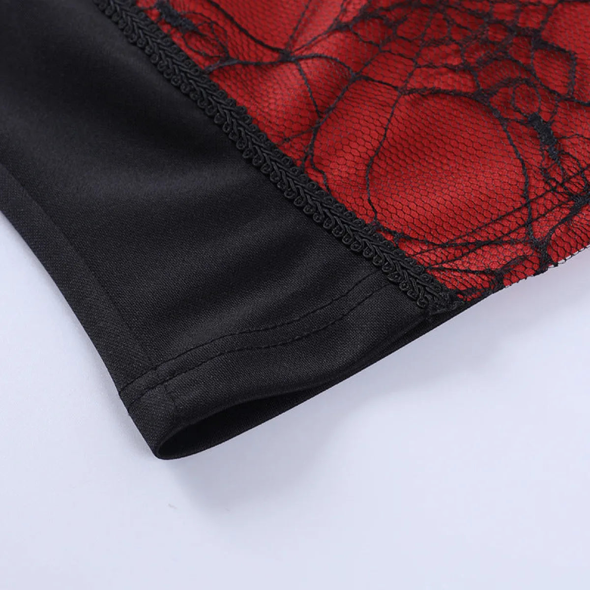 Top gótico de tirantes con encaje de araña