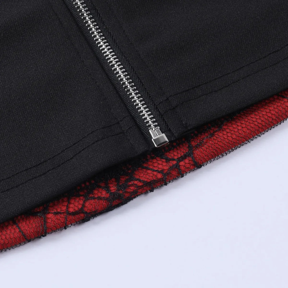 Top gótico de tirantes con encaje de araña