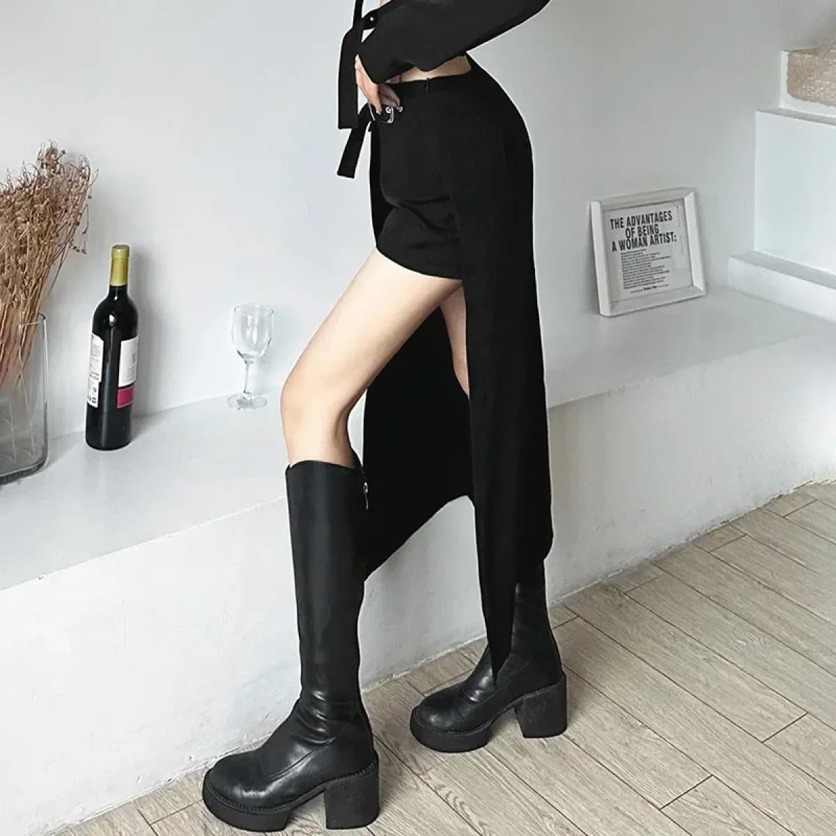 Minifalda gótica Techwear – Dobladillo irregular, detalle de hebilla, cintura alta