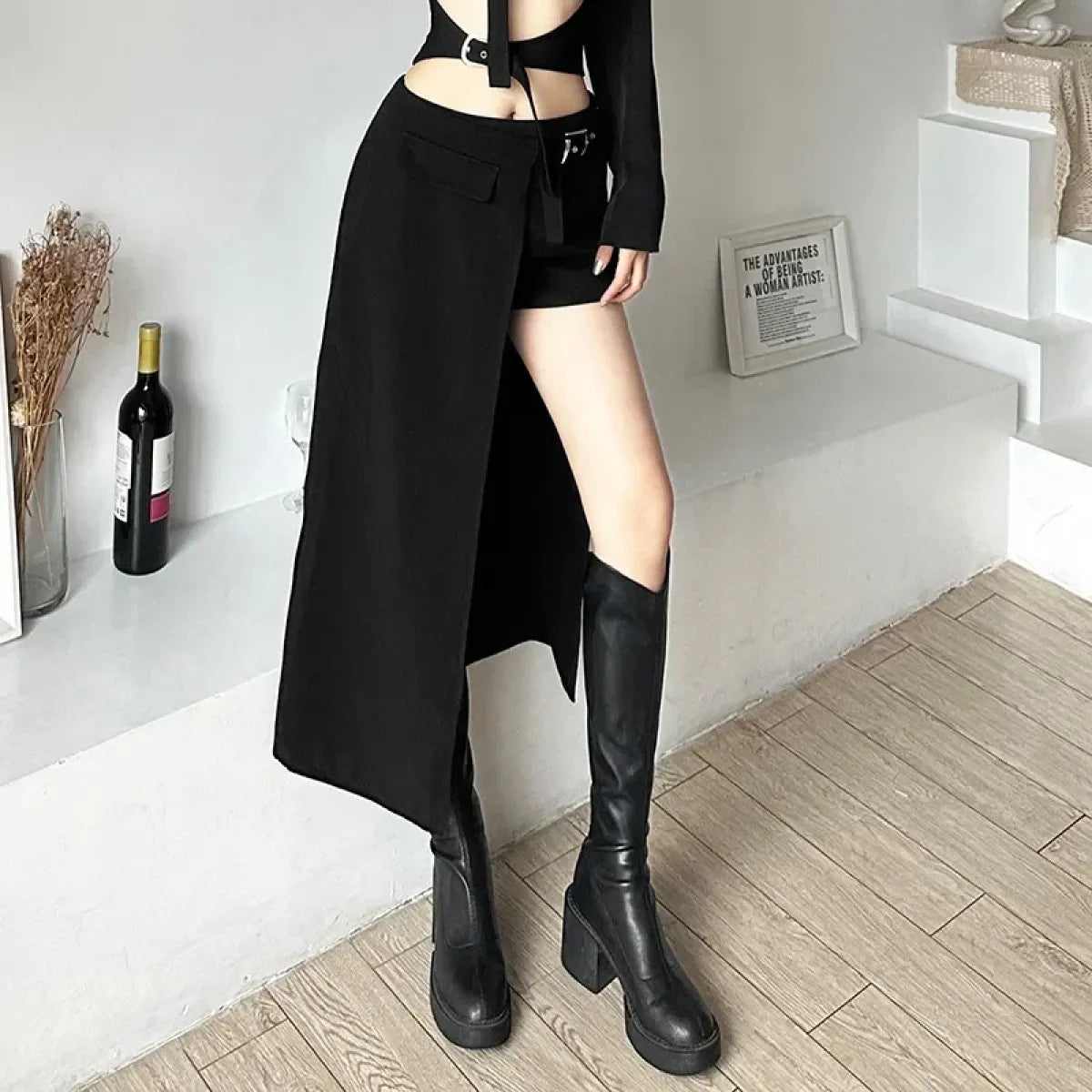 Minifalda gótica Techwear – Dobladillo irregular, detalle de hebilla, cintura alta