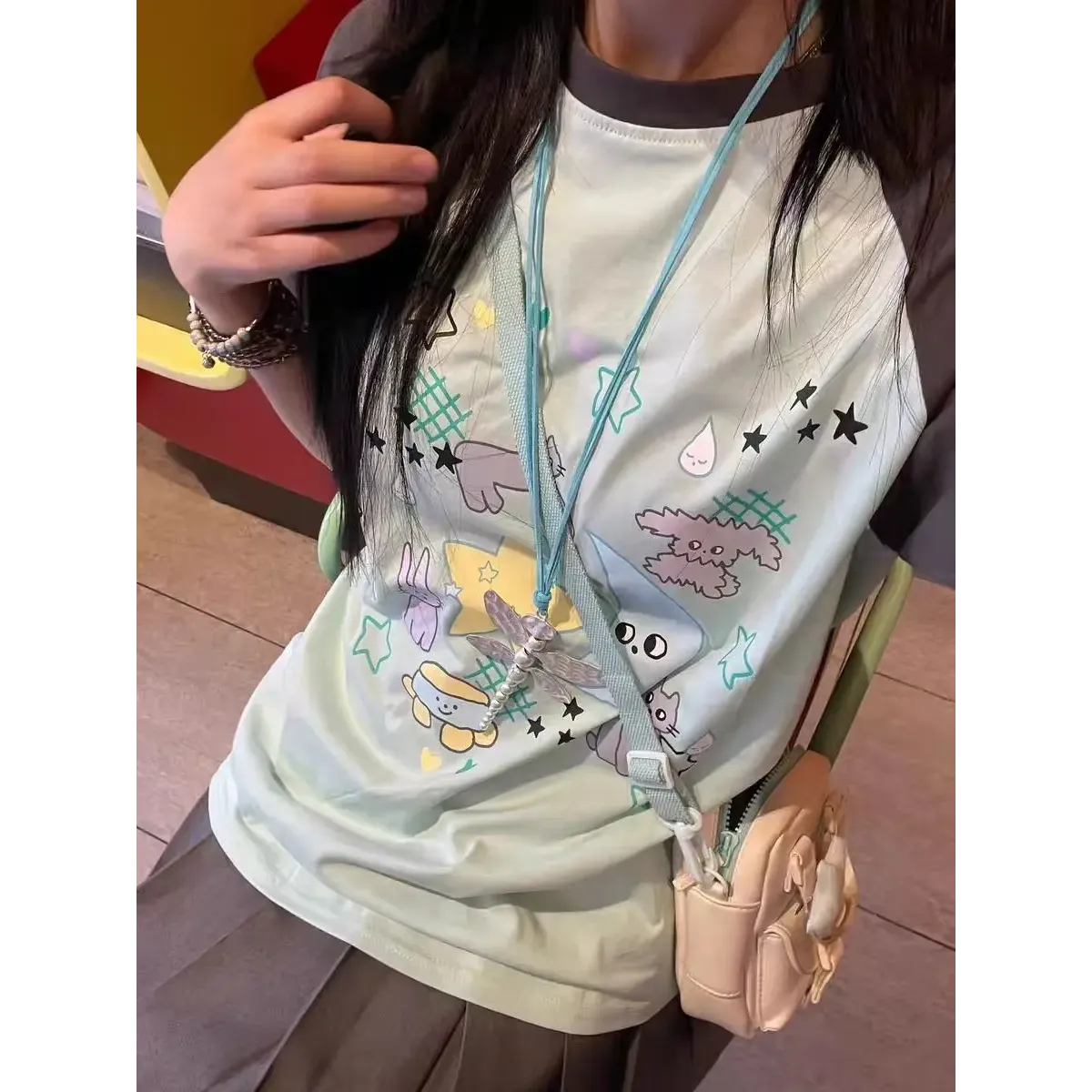 Camiseta casual con estampado gráfico