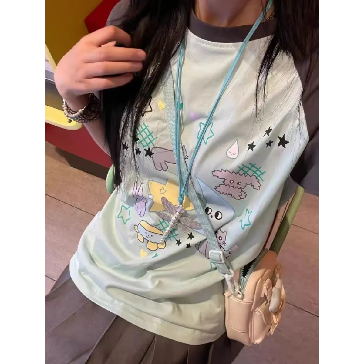 Camiseta casual con estampado gráfico