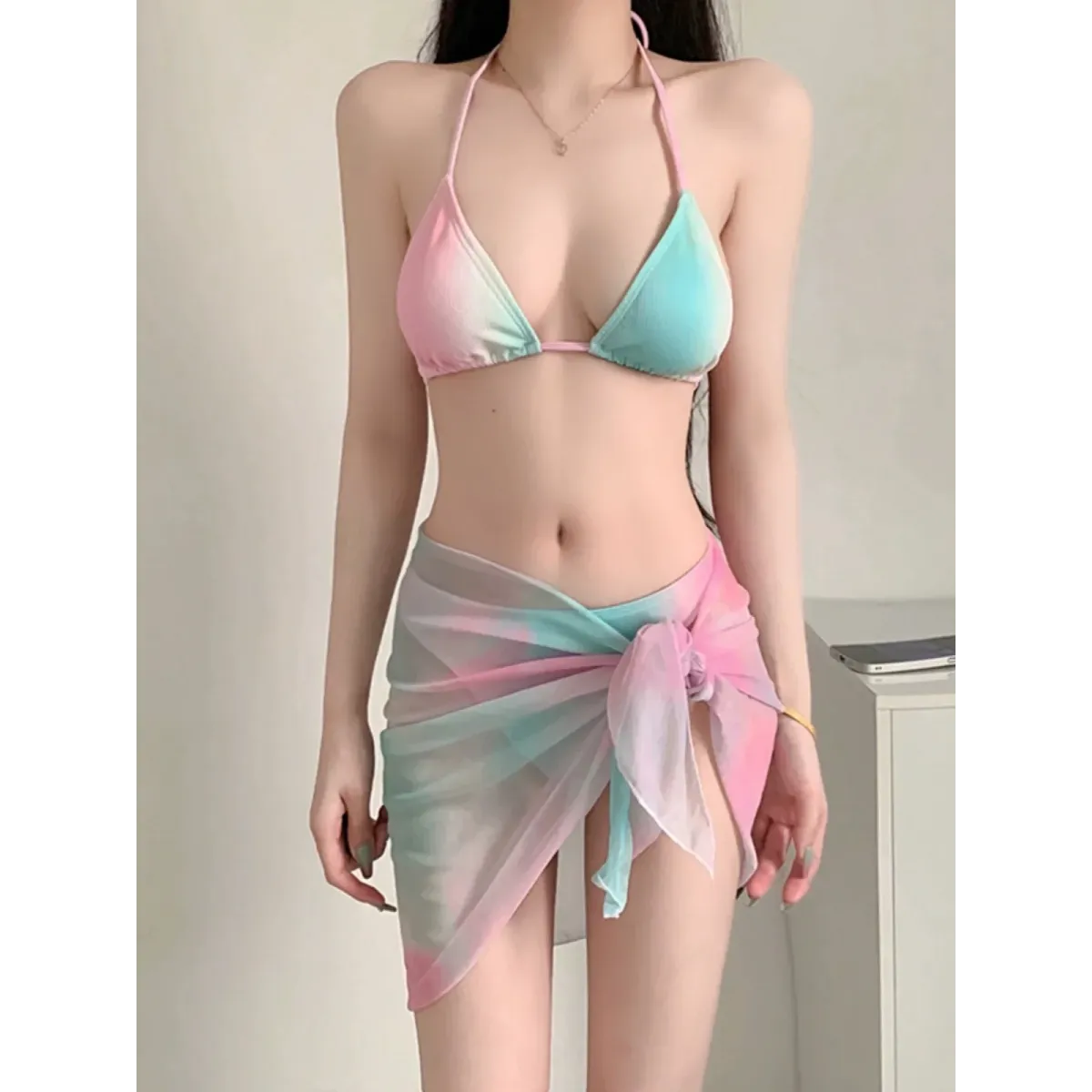 Conjunto de bikini halter degradado pastel – Traje de baño coreano de 3 piezas con falda de malla