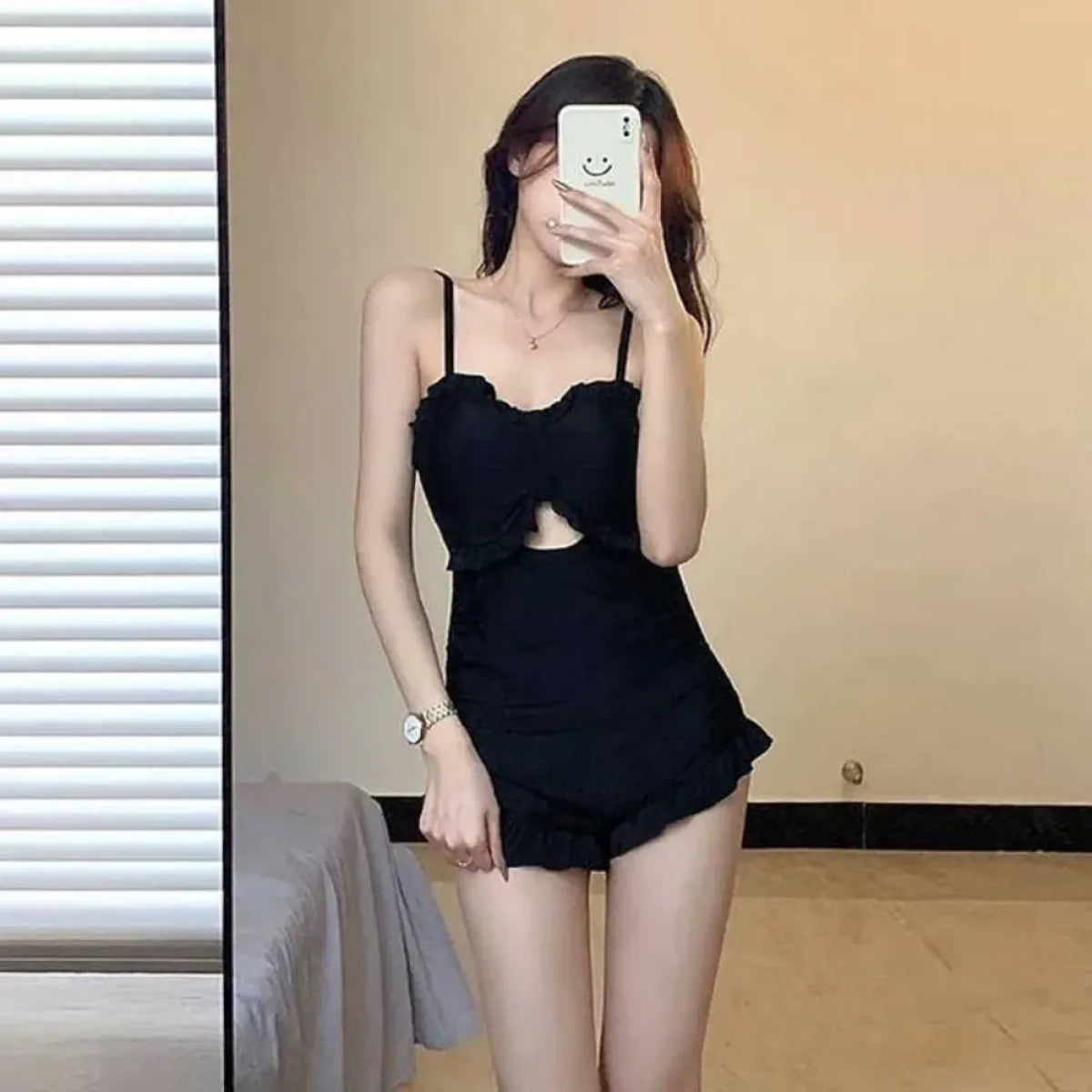 Traje de baño de una pieza con lazo y volantes – Estilo coreano con shorts calados