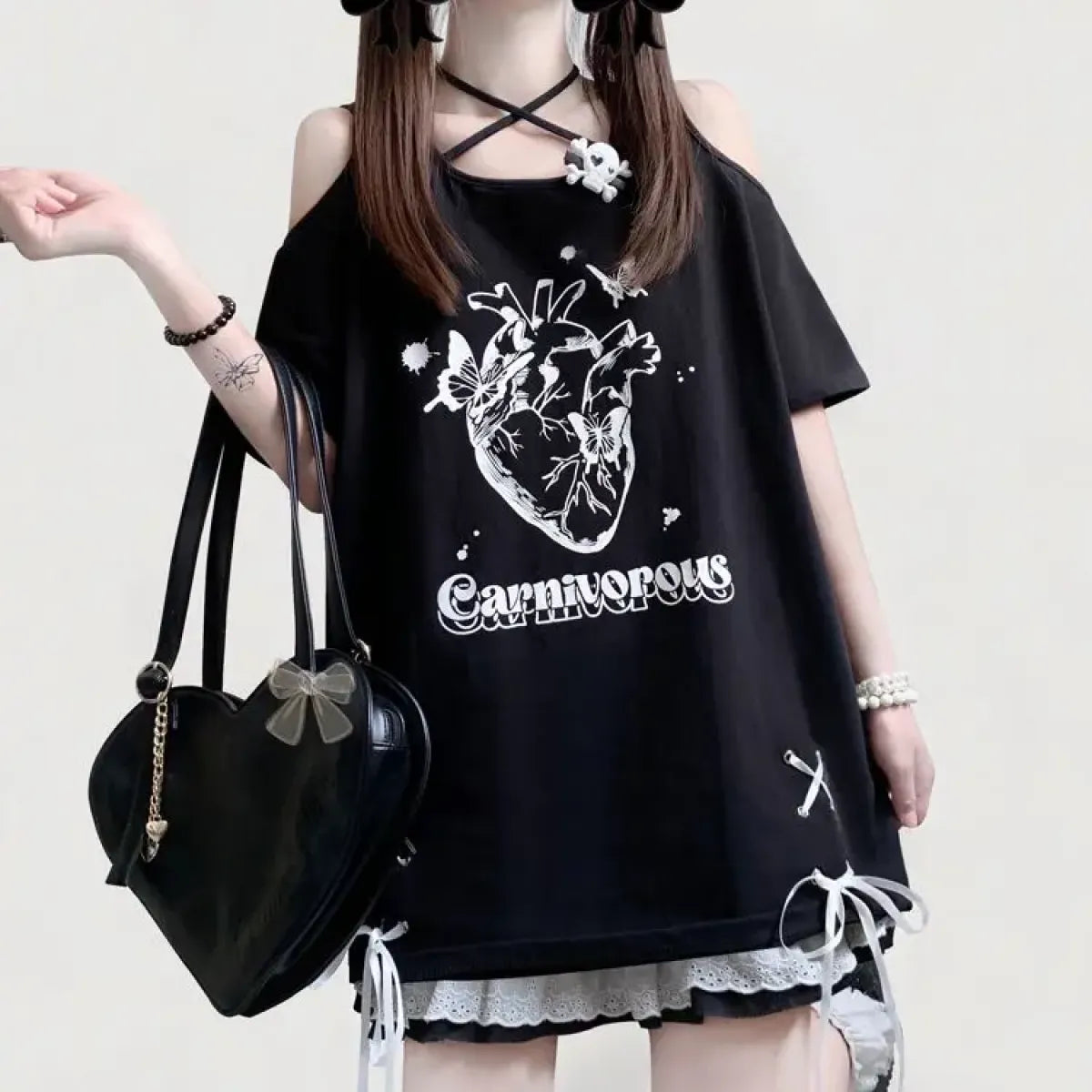 Camiseta con lazo y hombros descubiertos