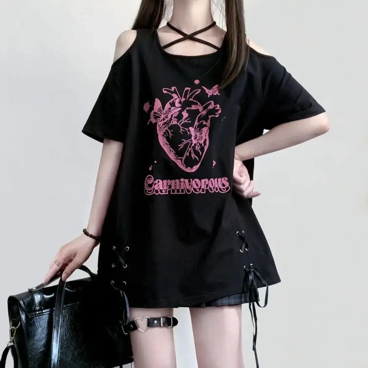 Camiseta con lazo y hombros descubiertos