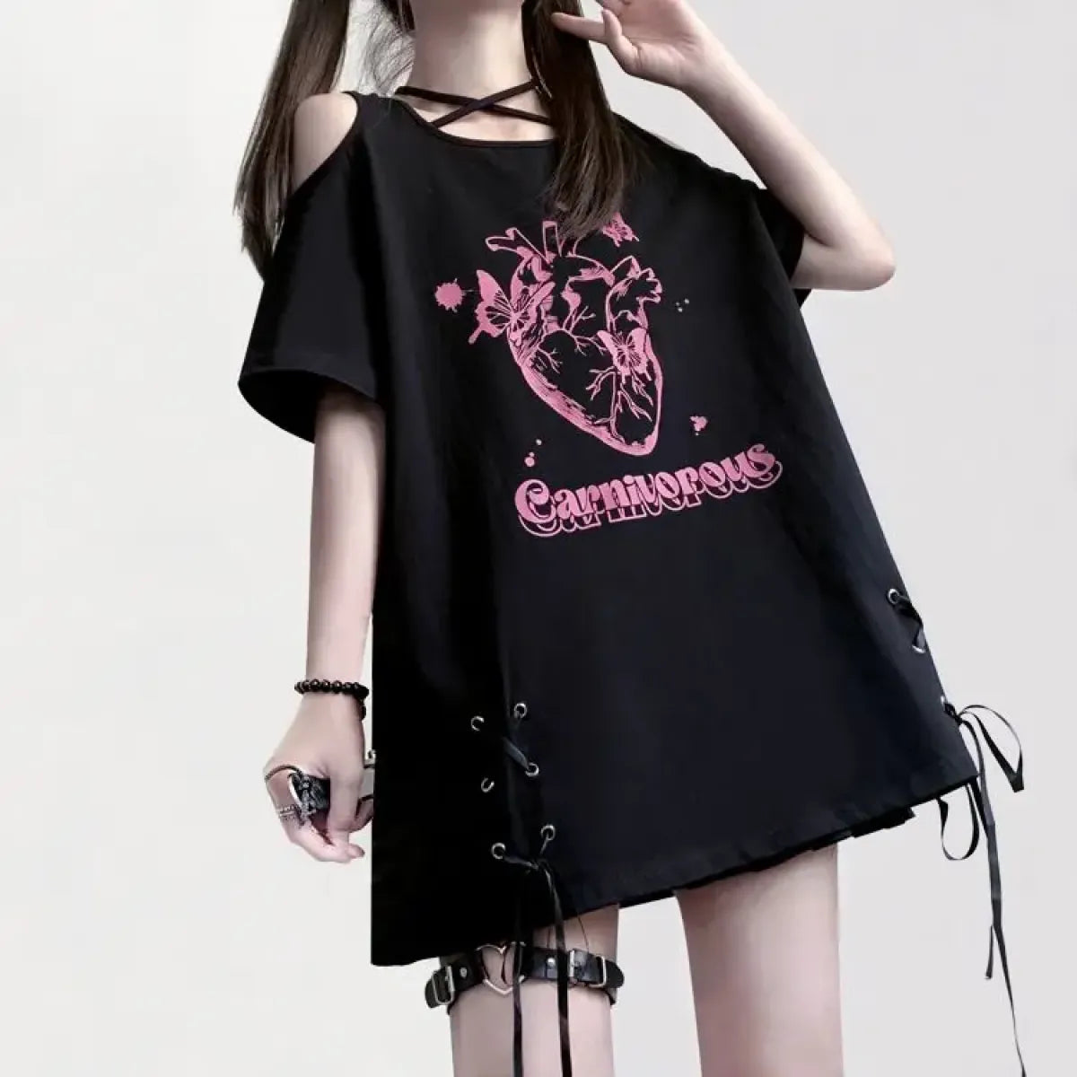 Camiseta con lazo y hombros descubiertos