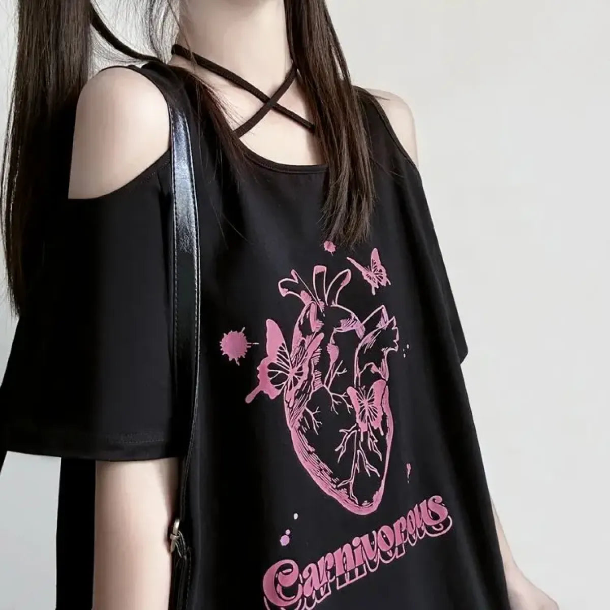 Camiseta con lazo y hombros descubiertos