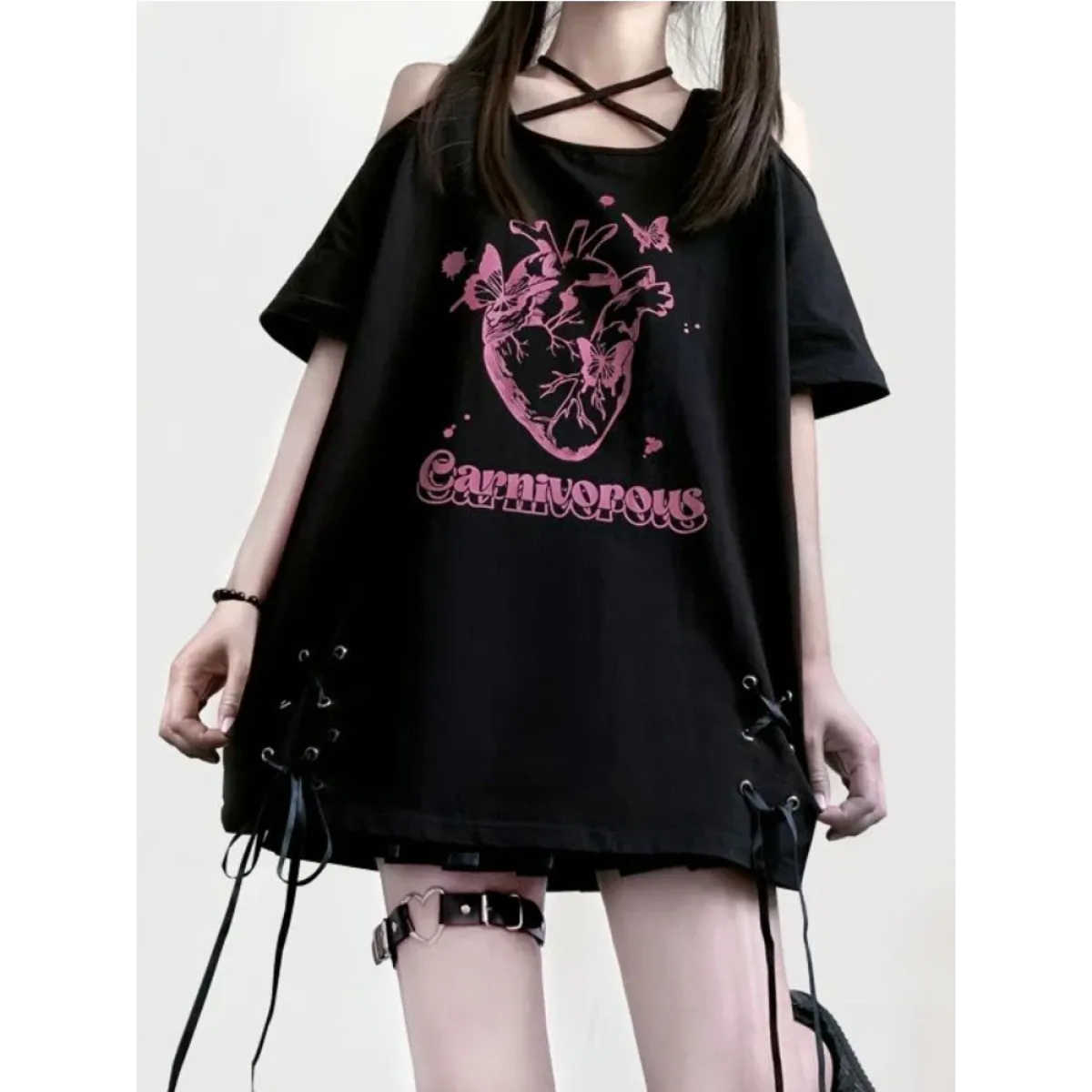 Camiseta con lazo y hombros descubiertos