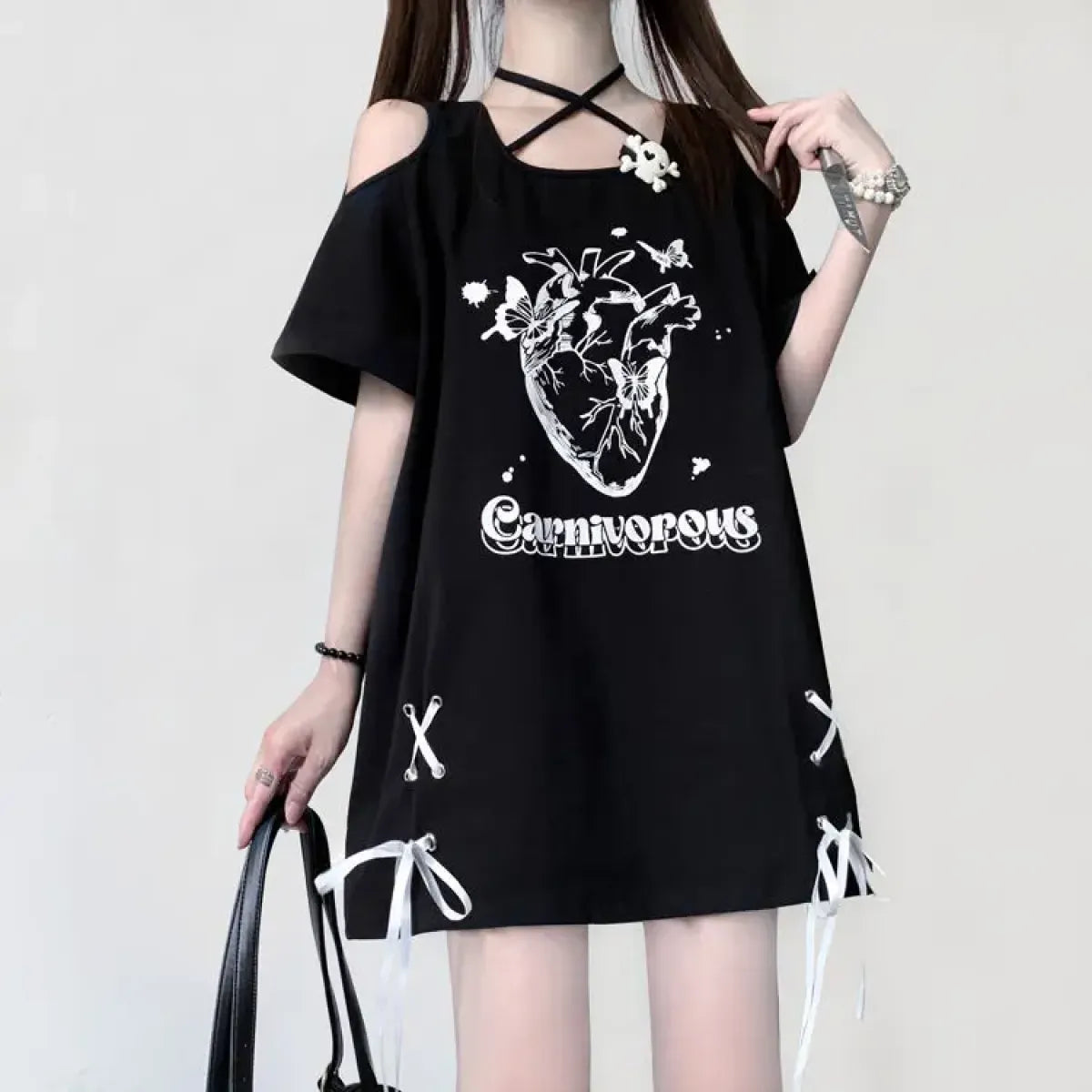 Camiseta con lazo y hombros descubiertos