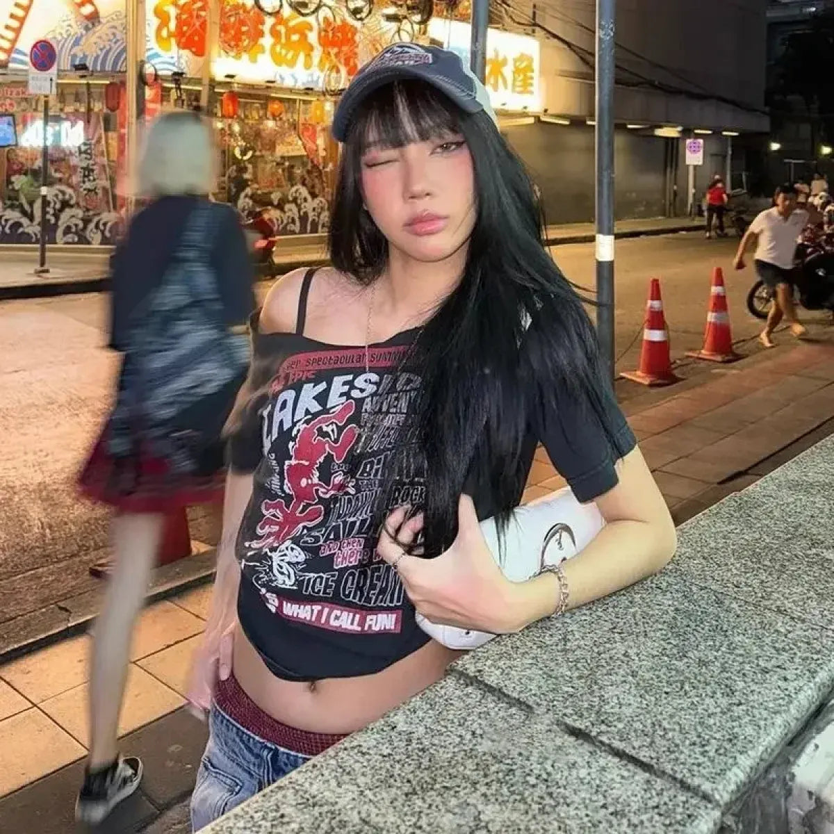 Camiseta negra con hombros descubiertos – Crop top grunge punk harajuku Y2K